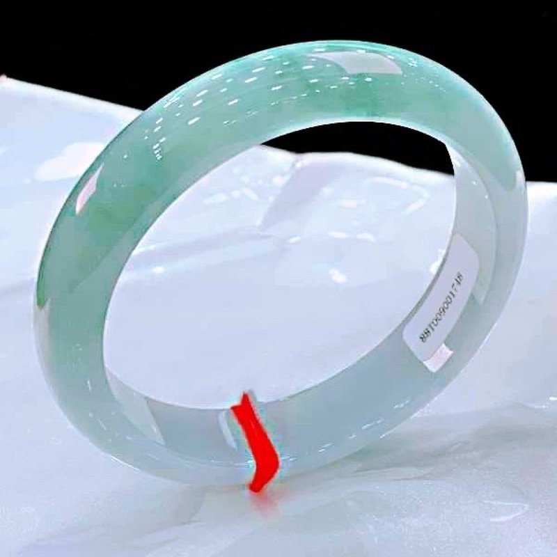 Lighting - Myanmar, Jadeite naturelle pour femmes, Bracelet
