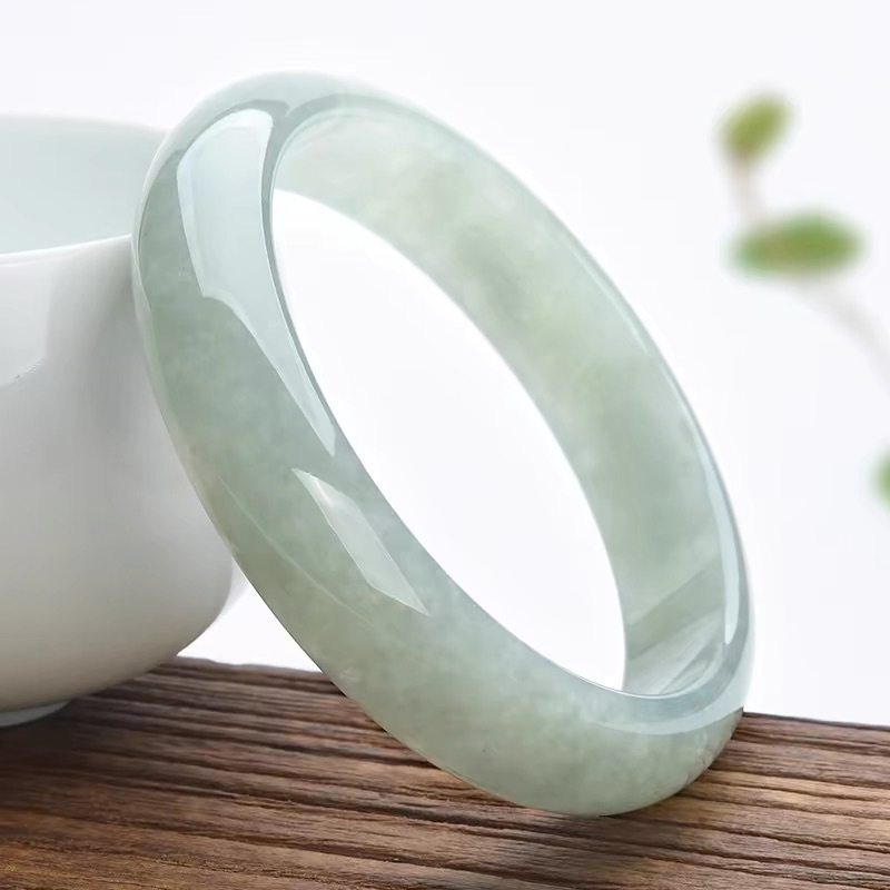 Lighting - Bracelet en jade ancien de Birmanie,