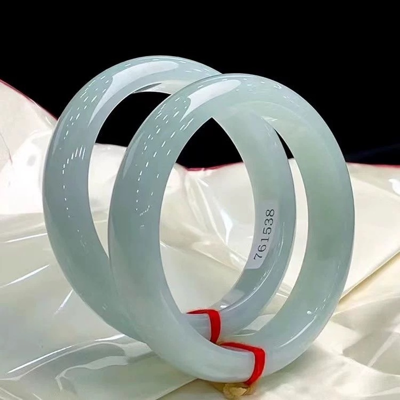 Bracelet en jadéite verte clai - Lighting avis et prix