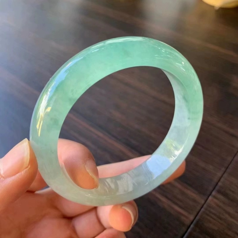 Bracelet en jadéite fine trans - Lighting avis et prix
